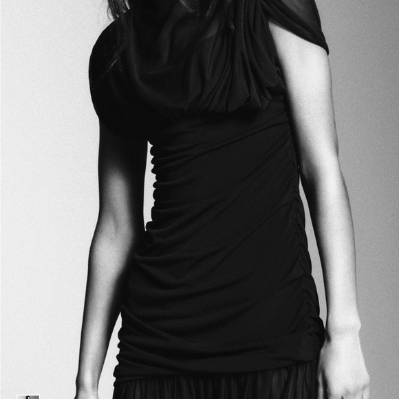 Elegant Black Evening Dress - Picture 2 of 4